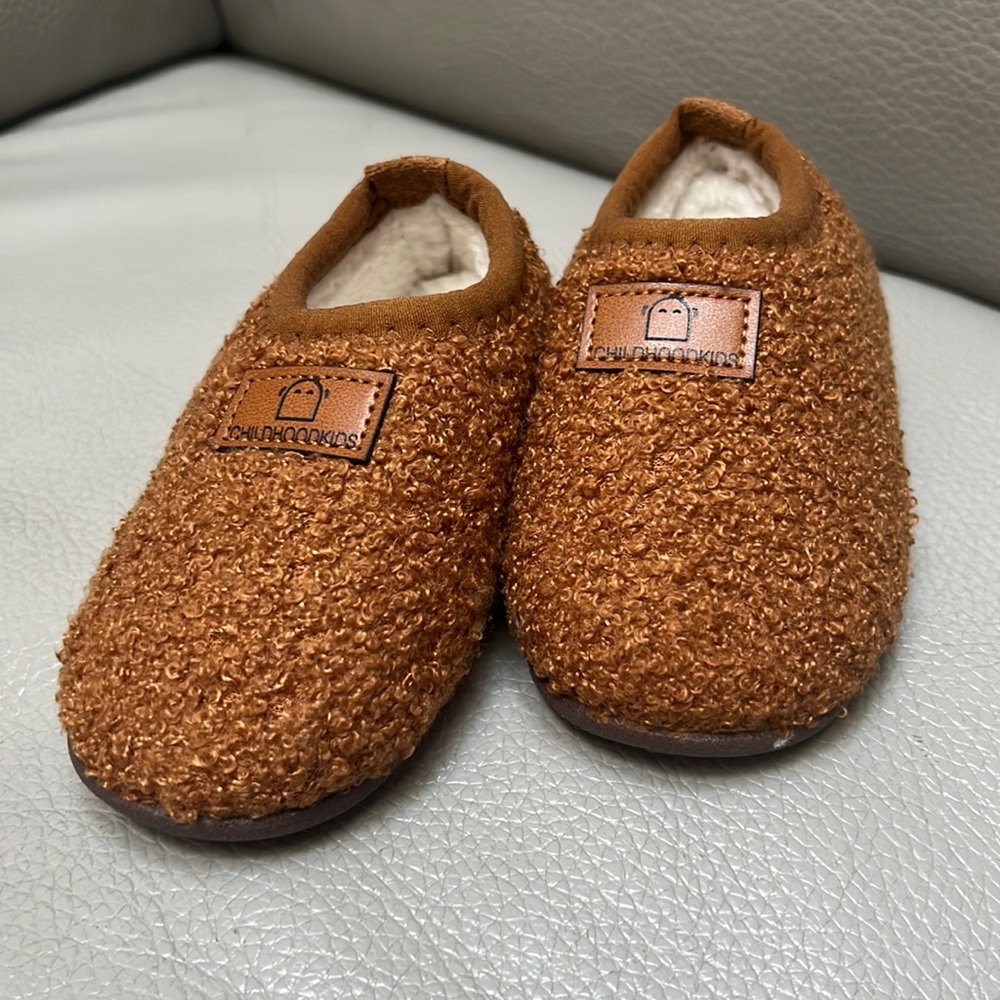 Brown Color toddlers Plush Slippers Winter Slipon Warm Slippers NWOT insole 15cm